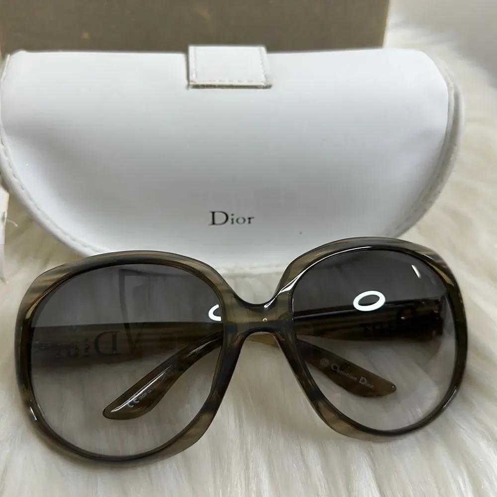 💯Authentic Dior Sunglasses with Case🍀